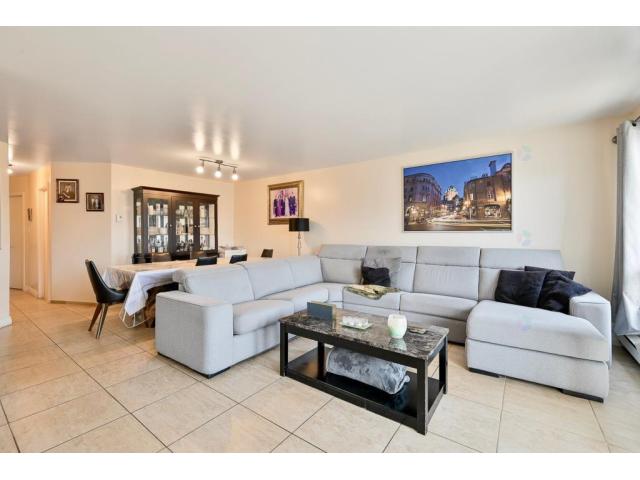 Photo Grand condo 4 1/2, foyer, 2 balcons, Rivière-des-Prairies (Montreal, Quebec) image 2/6