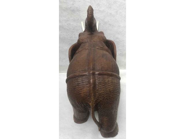 Photo Grand éléphant sculpté en bois de suar - H : 40 cm image 2/4
