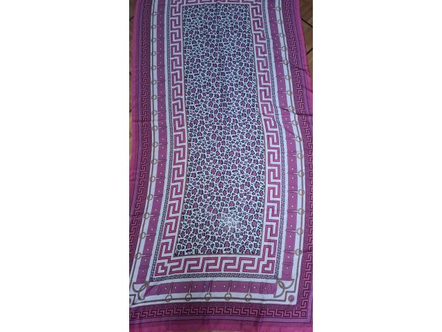 Photo Grand foulard à motifs pink neuf/Großer Schal rosa image 2/4