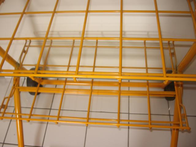 Photo Grande étagère customisée de couleur jaune tournesol sur 2 roues. image 2/6