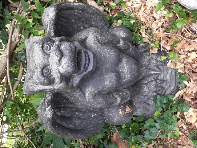 Photo GRANDE GARGOUILLE EN PIERRE PATINEE image 2/6