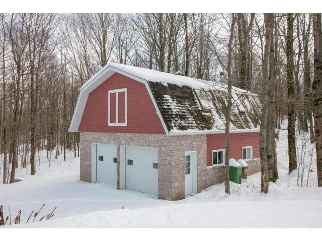 Photo Grande maison au coeur d'une érablière centenaire en Estrie (Sainte-Catherine-de-Hatley, Quebec) image 2/6