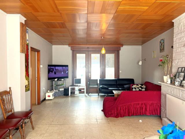 Photo grande maison avec cour, grand hangar, jardin et 3 garages. image 2/6