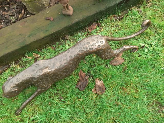 Photo GRANDE PANTHERE EN BRONZE (Longueur 1,10 m). image 2/6