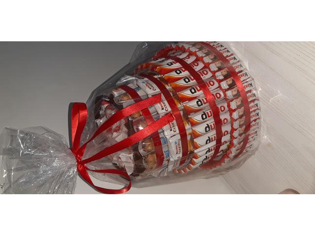 Photo Grande Pièce montée de 4 étages chocolat kinder image 2/2