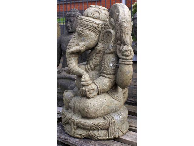 Photo Grande statue de Ganesh en pierre de lave naturelle - H: 61 cm image 2/4