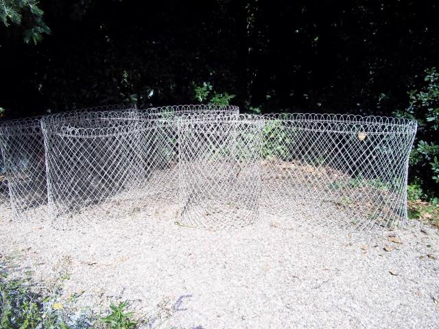 Photo Grillage de clôture ondulé longueur 20m et piquets image 2/3