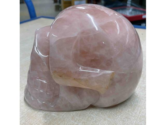 Photo Gros crâne en quartz rose - H: 12 cm image 2/4