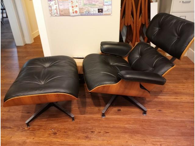 Photo Herman Miller Eames Lounge Chair et Ottoman 670 et 671 - Palissandre image 2/3