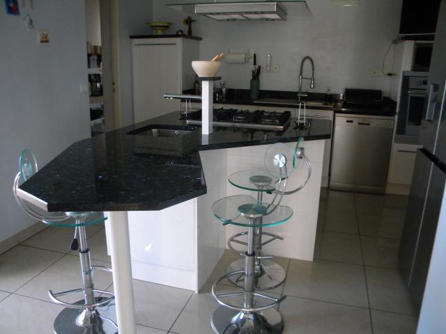 Photo JE VEND CETTE VILLA DE 156 m² ET UN SOUS-SOL DE 180 m² SUR UNE PARCELLE DE 1161 m²  3 CHAMBRES-PISCI image 2/6
