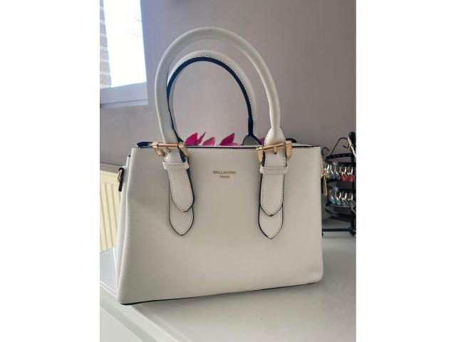 Photo Je vend un très beau sac à main image 2/5