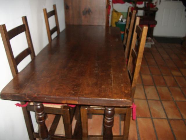 Photo Je vends Buffet, table + chaises de salle à manger image 2/4