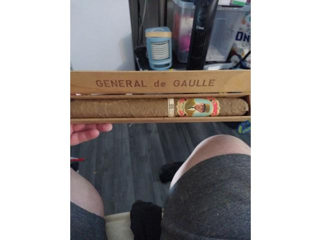 Photo Je vends un cigare du général de Gaulle numéro t57 image 2/6