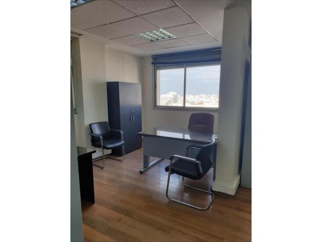 Photo Joli Bureau équipé en location bien situé image 2/4