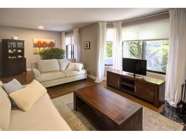 Photo Joli condo 2 chambres avec garage et foyer Saint-Lambert (Quebec) image 2/6