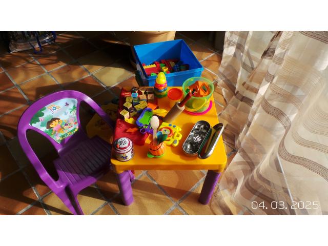 Photo Jouets éducatifs, table, chaise image 2/3