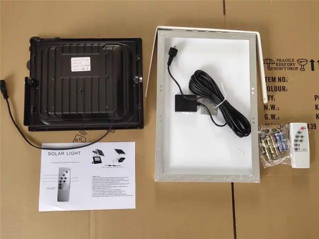 Photo LAMPADAIRE ET PROJECTEUR SOLAIRE A VENDRE AU SENEGAL. image 2/5