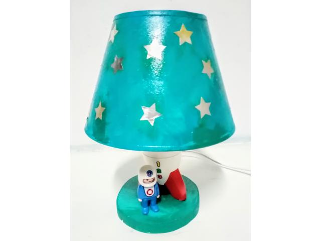 Photo Lampe Playmobil de chevet, fusée, astronaute, abat-jour ciel avec étoiles dorées image 2/3