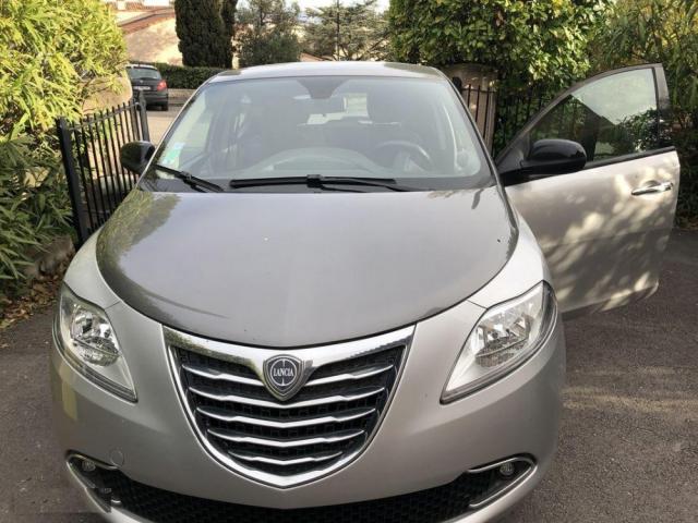 Photo Lancia Ypsilon 1.3 MULTIJET PLATINUM image 2/3