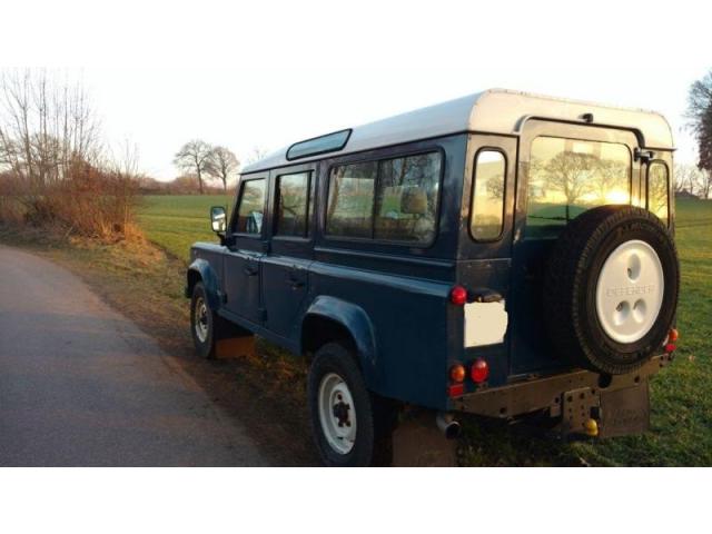 Photo Land Rover Defender 110 Td5 9 places image 2/3