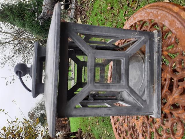 Photo LANTERNE EN FONTE PATINEE image 2/6