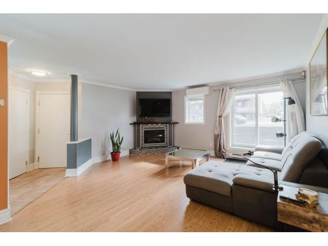 Photo Large and bright open condo 3 bedrooms Chomedey $379,000 (Laval, Quebec) image 2/6