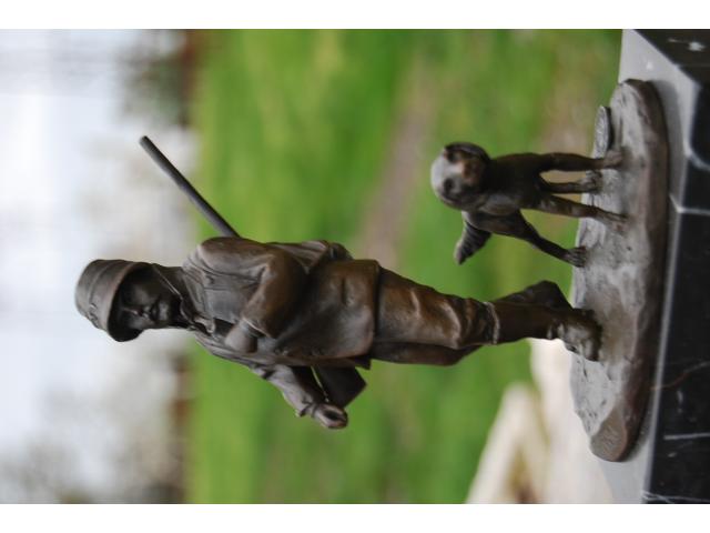 Photo LE CHASSEUR ET SON CHIEN EN BRONZE SIGNE image 2/6