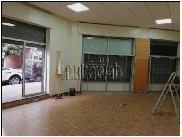 Photo Local commercial bien placé angle image 2/6