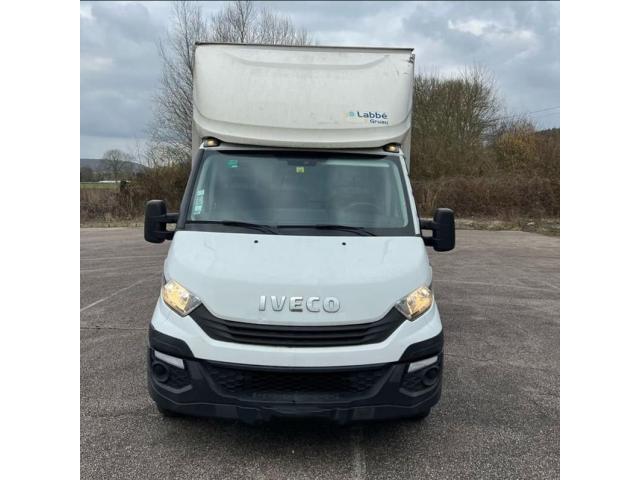 Photo Location Camion IVECO 35C15 avec Hayon + Chauffeur – Transport Efficace et Sécurisé image 2/3