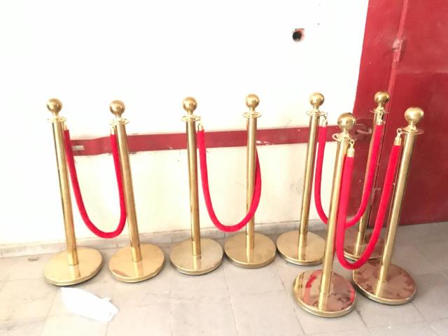 Photo LOCATION DE TAPIS ROUGE ET POTELETS A DAKAR image 2/4
