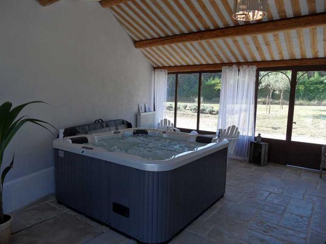 Photo Location de vacances avec piscine & SPA / jacuzzi privé dans le Luberon Provence image 2/6