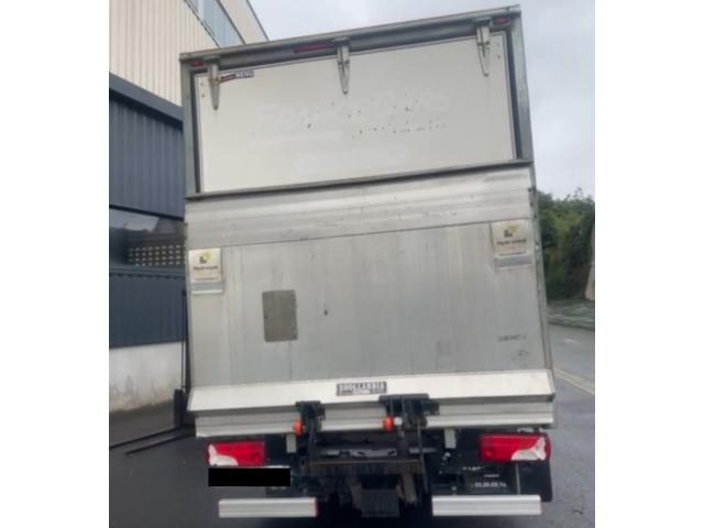 Photo Location mercedes sprinter avec Hayon + Chauffeur image 2/2