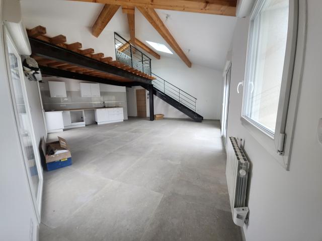 Photo Loft haut de gamme état neuf de 77 m² avec garage double image 2/6