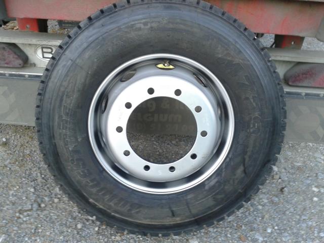 Photo Lot de 4 pneus neufs Bridgestone M729 315/70 image 2/4