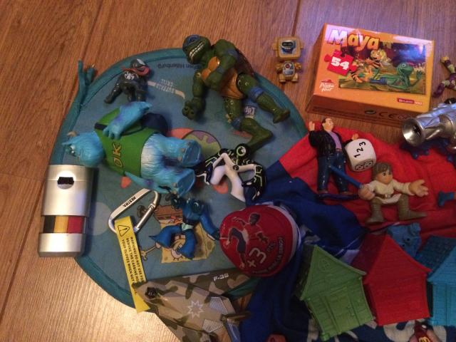 Photo lot de jouets tortue ninja, ben 10, zombie, monstre &co, ... image 2/3