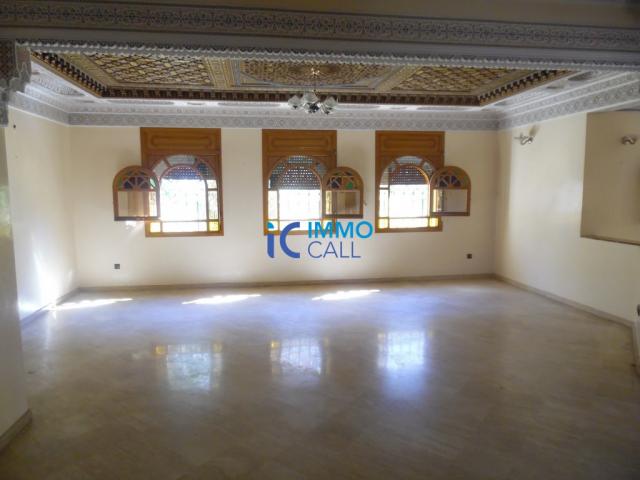 Photo Luxueuse villa de 800 m² à louer située à Hay Riad image 2/6