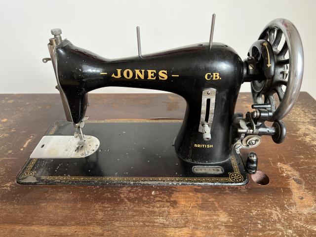 Photo Machine à coudre vintage Jones C.B. British image 2/6
