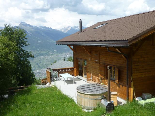 Photo Magnifique chalet à Haute-Nendaz jacuzzi garage meublé image 2/6