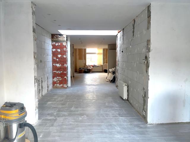 Photo Maison à finir avec 4 chambres, jardin et garage avec sortie. image 2/6