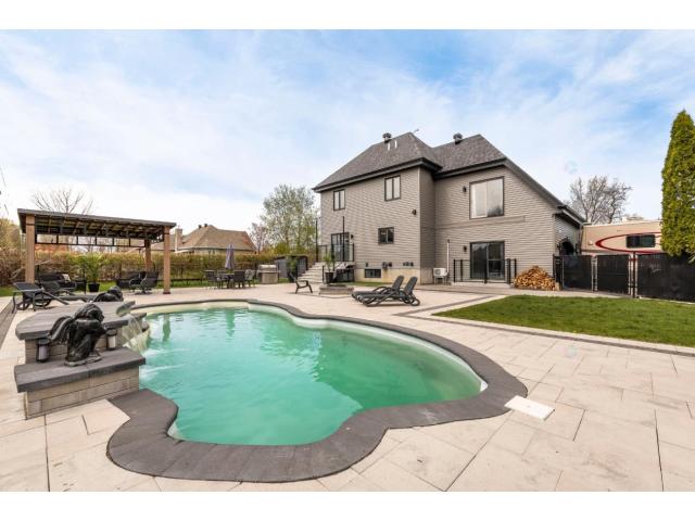Photo Maison de prestige baignée de lumière à Saint-Michel (Quebec) image 2/6