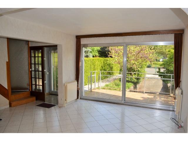 Photo Maison, mitoyenne d'un seul côté image 2/4