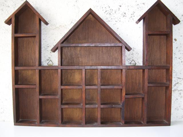 Photo Maisonnette en bois avec 22 bibelots image 2/2