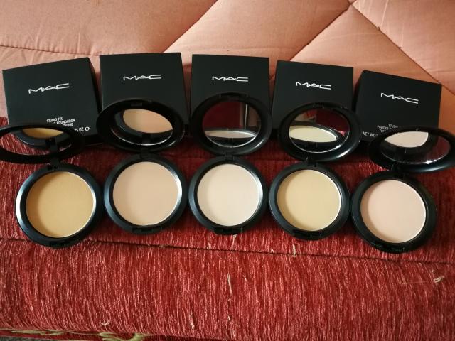 Photo maquillage de marque original image 2/5