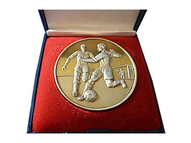 Photo Médaille Standart de Liège coupe U.E.F.A 1981-1982 image 2/5