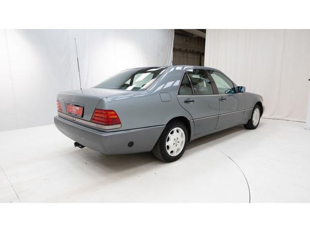 Photo Mercedes-Benz 300 SE '92 CH66350 image 2/6