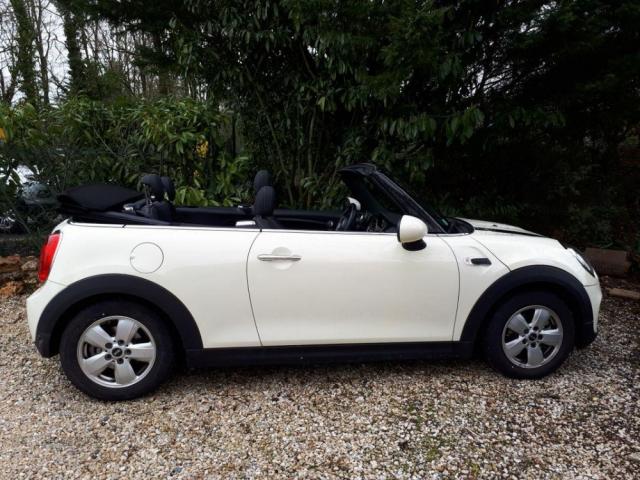 Photo Mini Cooper - III CABRIOLET 1.5 COOPER 136 image 2/3