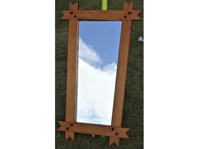 Photo Miroir dans un cadre en chêne, fabrication artisanal, hauteur total cadre 98 cm, largeurs ht 58 cm,  image 2/3