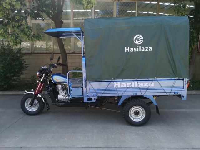 Photo Moto Tricycle Fermer Avec Bache image 2/6