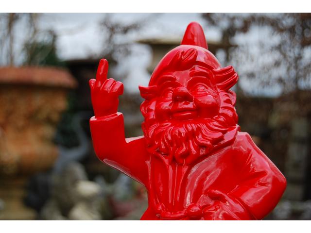 Photo Nain de jardin 31 cm ,gnome humouristique (le doigt d'honneur). image 2/6