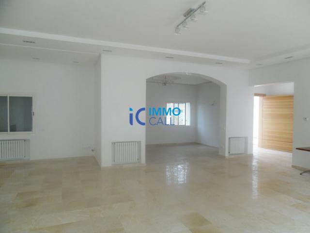 Photo Neuve villa de 550 m² en location située à Souissi image 2/5